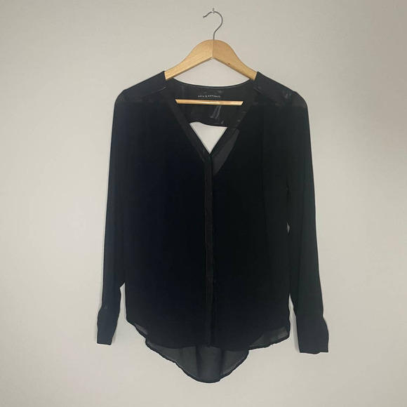 Rock & Republic Semi Sheer Cut Out Button Up Open Back Top - Picture 5 of 9